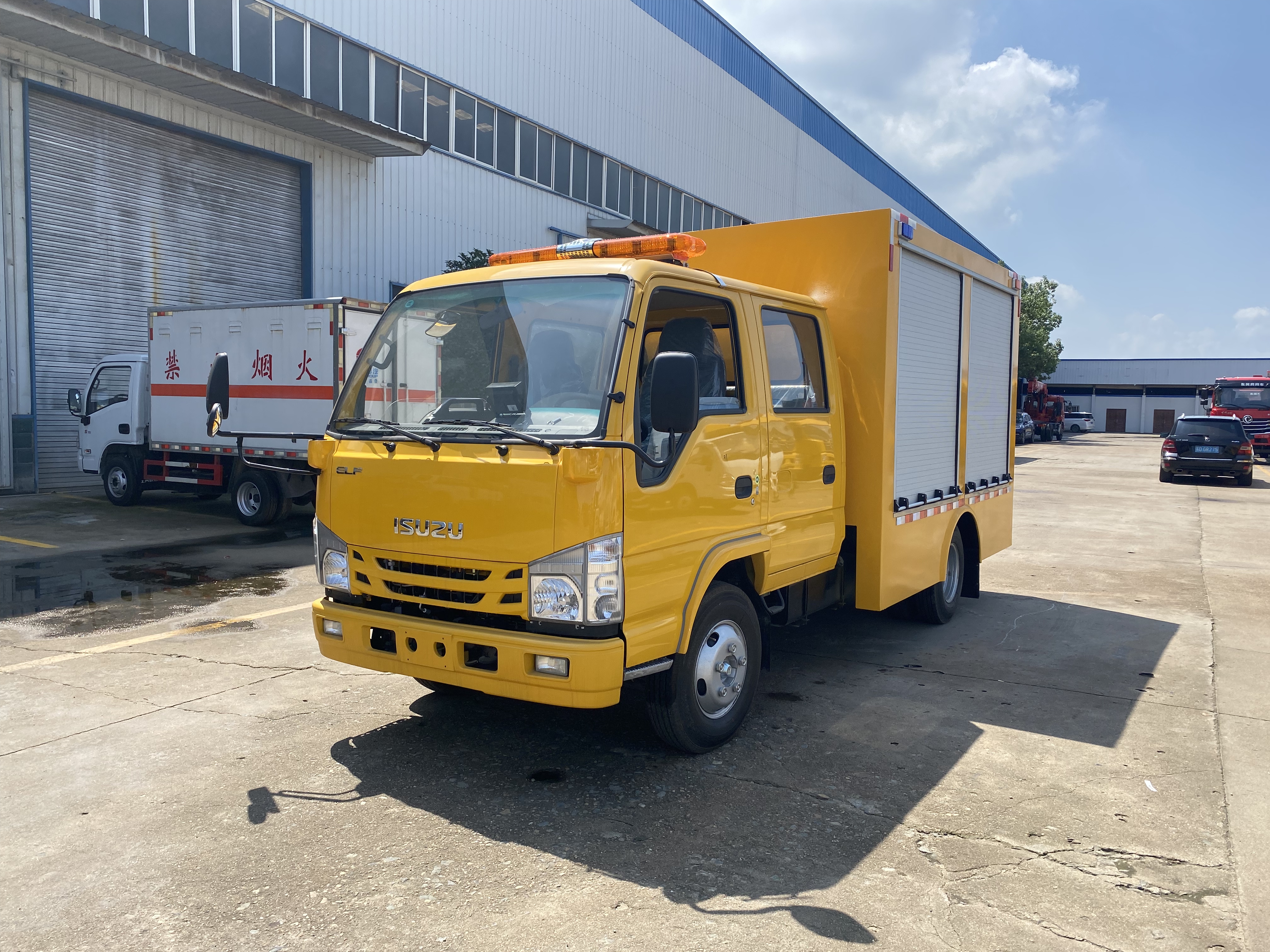 五十鈴雙排型救險(xiǎn)車(chē)  1500方